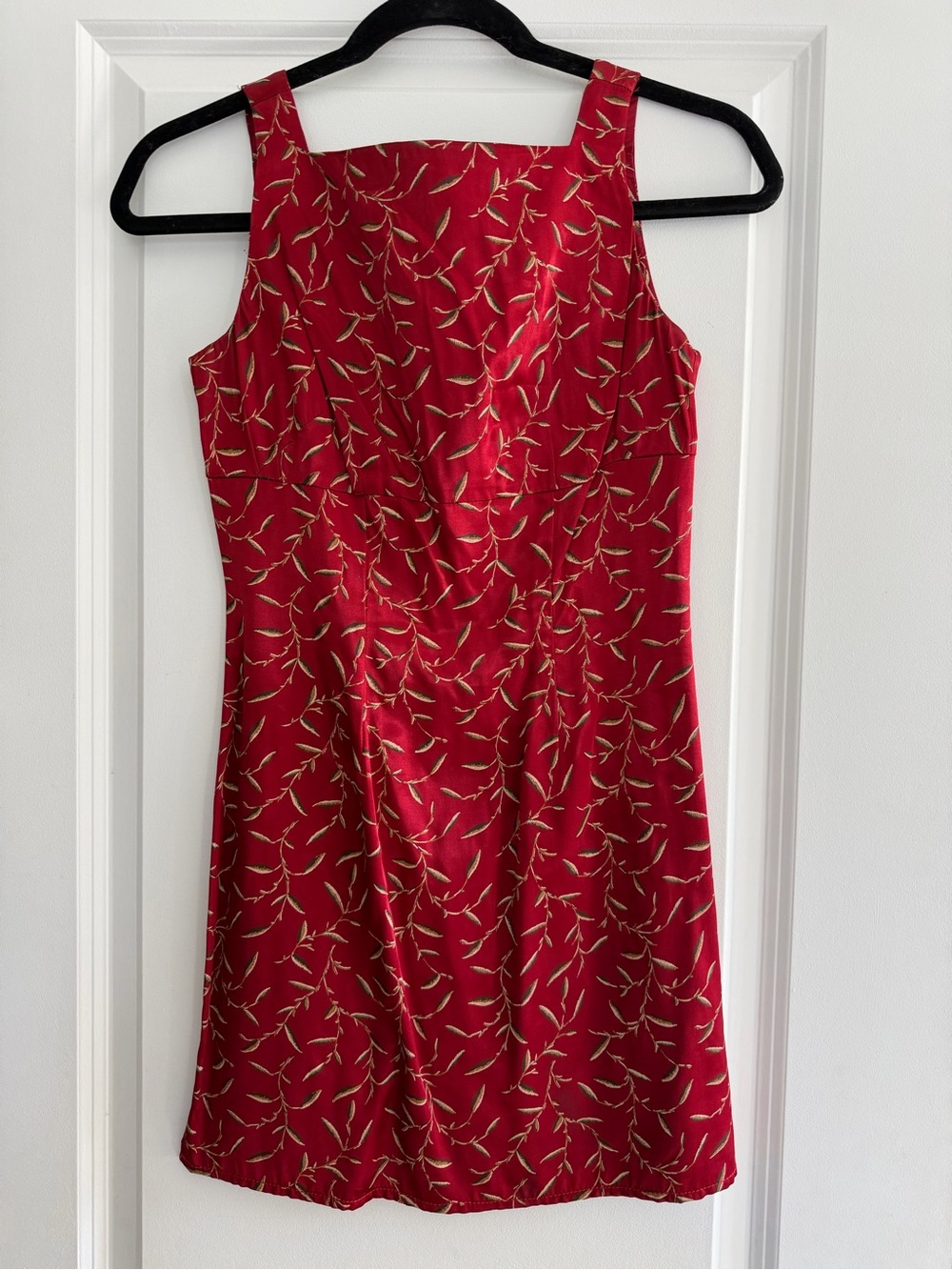 Tart Red Sleeveless Midi Dress with Gold Leaf Print